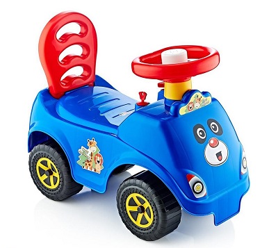 Большую игрушечную машину подарили пожарные воспитанникам детского сада на Курилах
